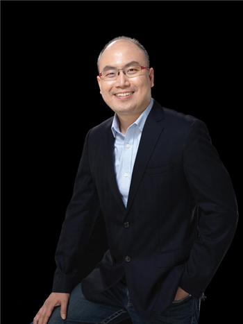 �����£�UCCVR��ʼ��&CEO