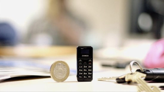 这可能是世界上最小的手机 0.49英寸只比硬币大一点